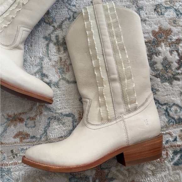 FRYE Billy Ruffle Boots in Almond 7.5 - Picture 7 of 12